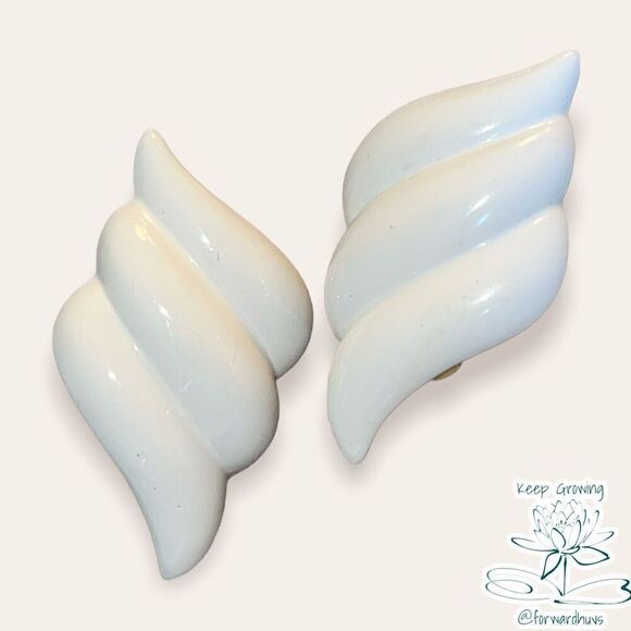 Erwin Pearl Clip On Earrings - Picture 1 of 8